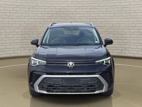 Used 2025 Volkswagen Taos SE image 2