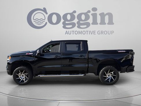 Used 2023 Chevrolet Silverado 1500 LT Trail Boss w/ Convenience Package II AWD/4WD image 2