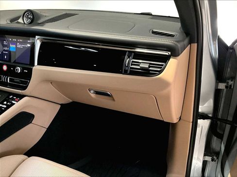 Used 2025 Porsche Macan Turbo image 23