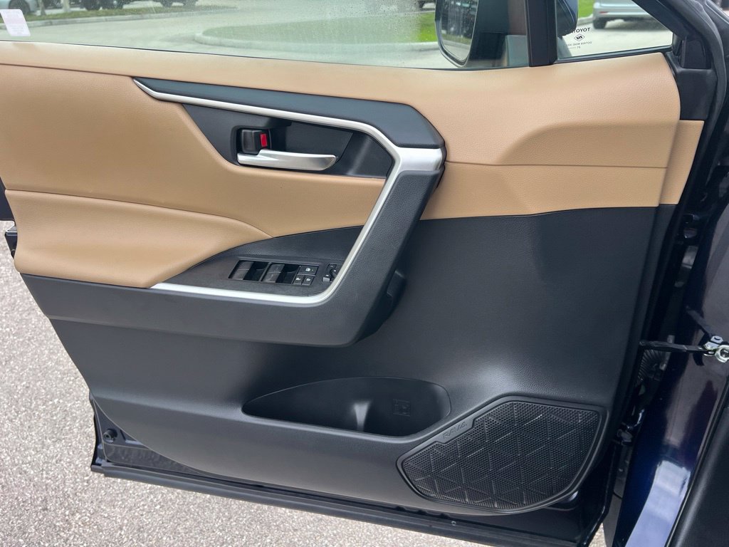 Used 2021 Toyota RAV4 XLE w/ Convenience Package FWD image 44