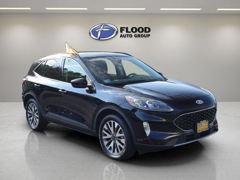 Used 2022 Ford Escape Titanium w/ Class II Trailer Tow Package AWD/4WD image 1