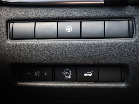 Used 2025 Nissan Rogue SV AWD/4WD image 25