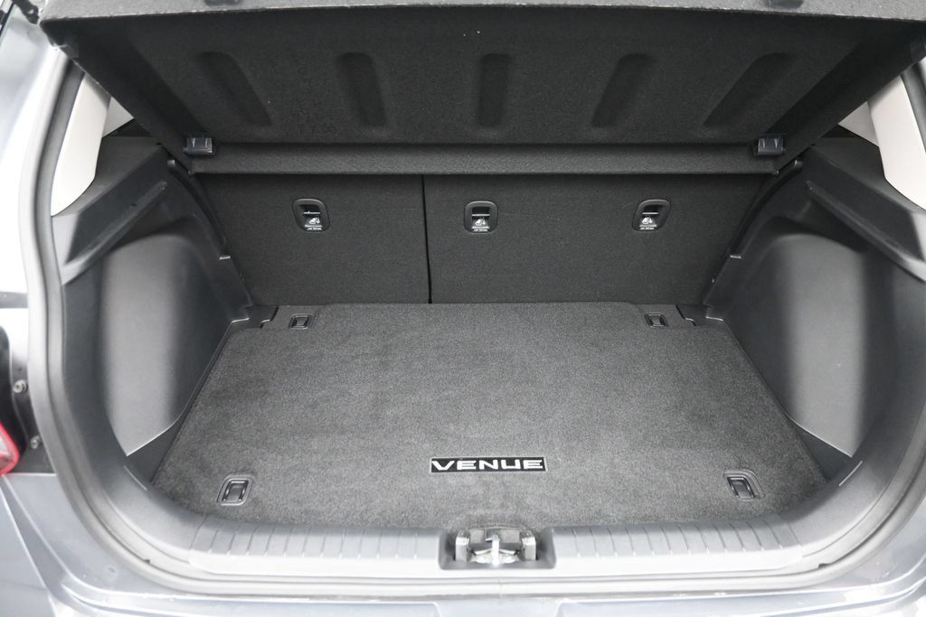 Used 2025 Hyundai Venue SEL FWD image 11