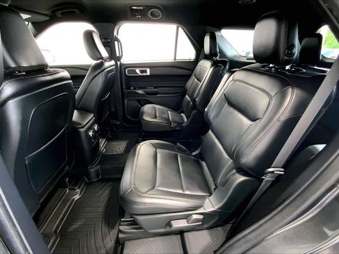 Used 2020 Ford Explorer XLT w/ Equipment Group 202A RWD image 19