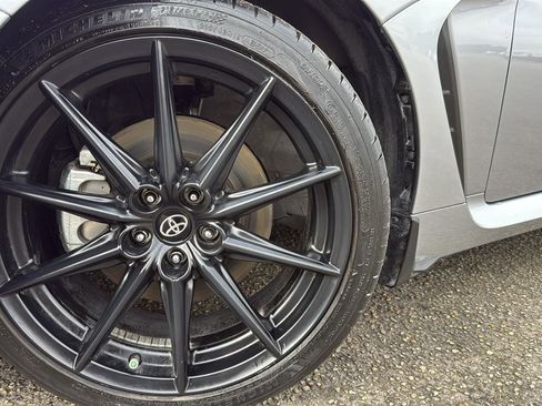 Used 2023 Toyota GR86 Premium image 9