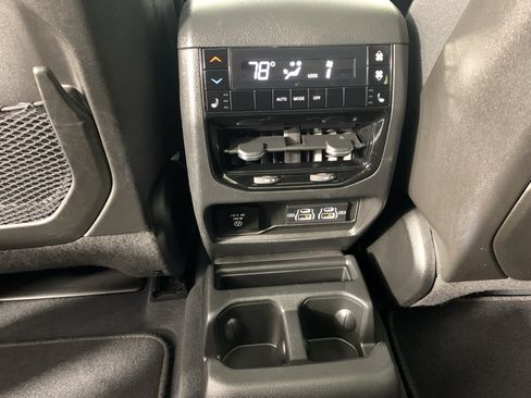 Used 2023 Jeep Grand Cherokee L Limited AWD/4WD image 34