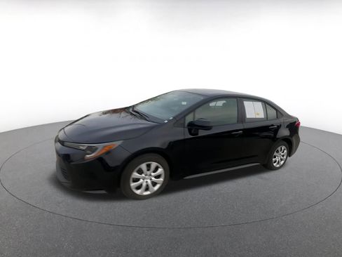 Used 2025 Toyota Corolla LE image 8