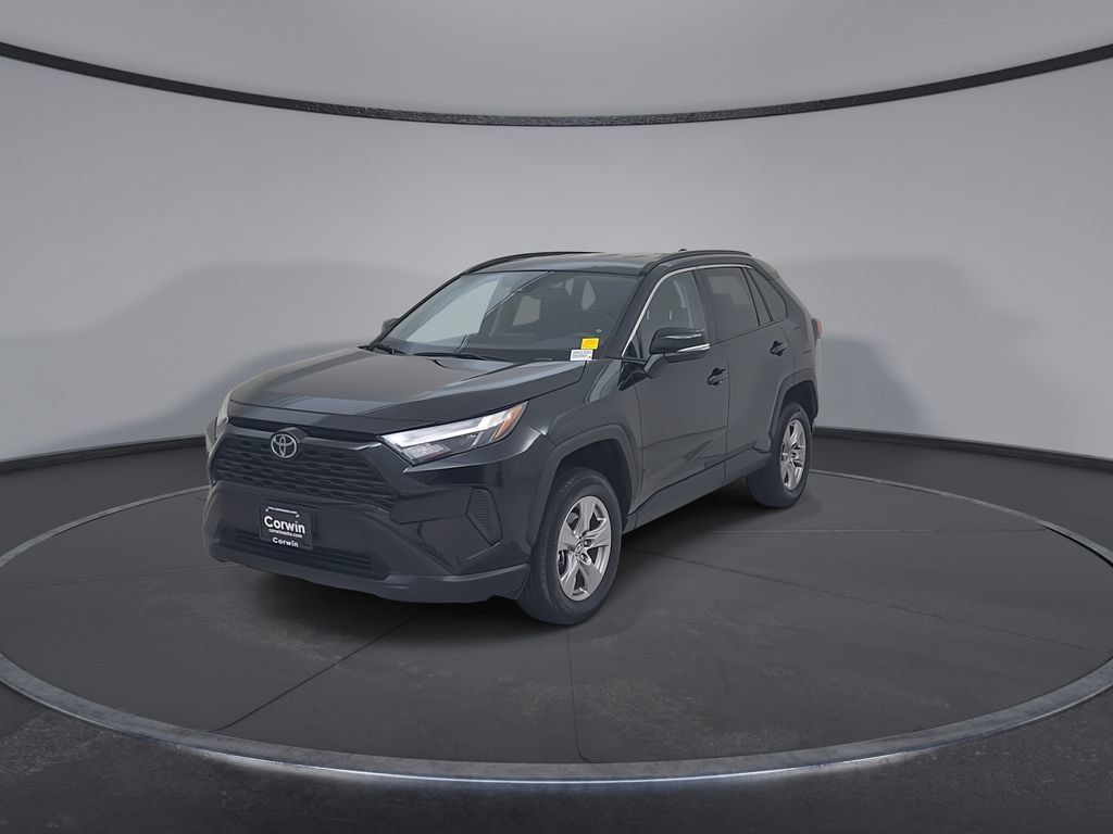 Used 2025 Toyota RAV4 XLE AWD/4WD image 7