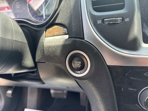 Used 2018 Chrysler 300 Limited RWD image 16