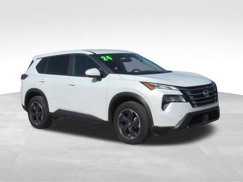 Used 2024 Nissan Rogue SV AWD/4WD image 3