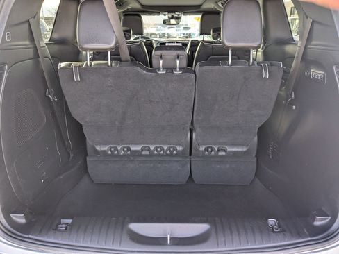 Used 2023 Chrysler Pacifica Limited w/ Uconnect Theater Family Group image 22