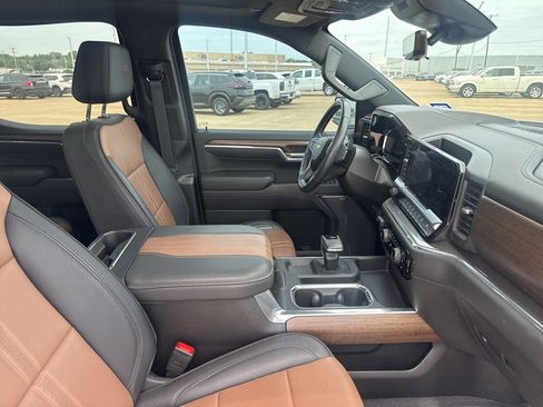 Used 2023 Chevrolet Silverado 1500 High Country w/ Technology Package AWD/4WD image 32