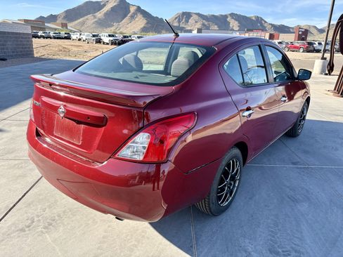 Used 2018 Nissan Versa SV image 5