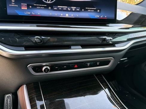 Used 2024 BMW X5 xDrive40i w/ M Sport Package AWD/4WD image 29