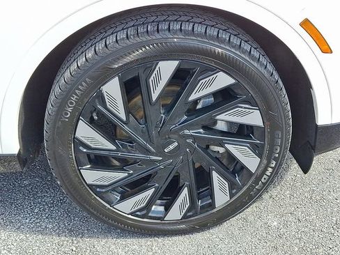 Used 2024 Lincoln Nautilus Reserve w/ Equipment Group 202A AWD/4WD image 8