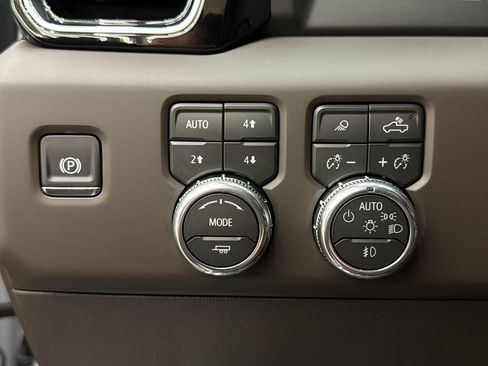 Used 2026 GMC Sierra 1500 Denali AWD/4WD image 31