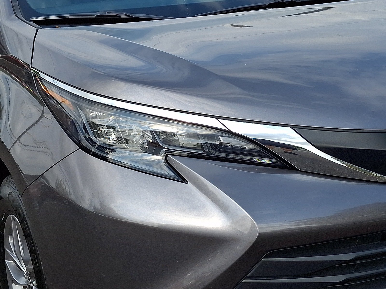 Used 2024 Toyota Sienna XLE FWD image 9