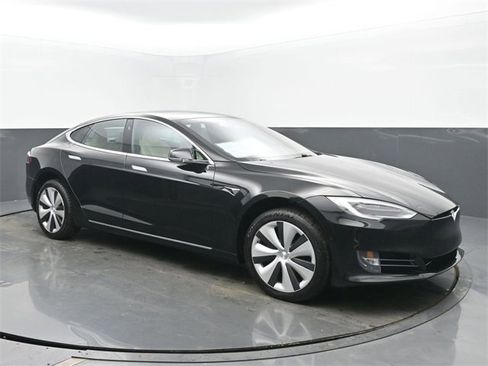 Used 2020 Tesla Model S Long Range Plus image 7