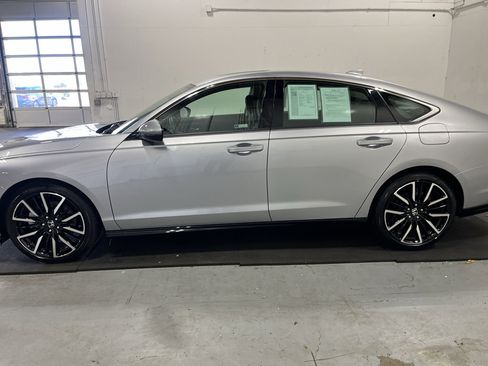 Used 2025 Honda Accord Touring image 4