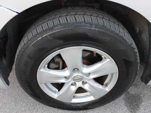 Used 2015 Nissan Quest SV image 11