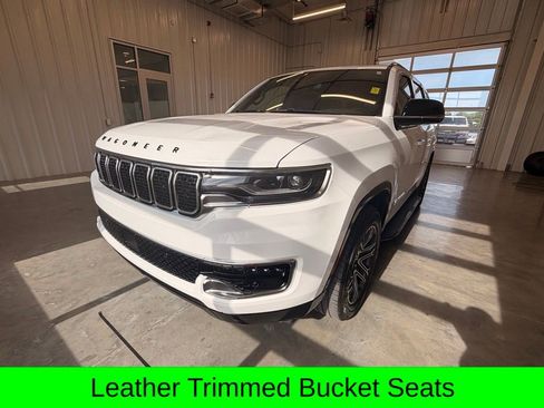 Used 2025 Jeep Wagoneer 4WD image 13
