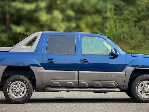 Used 2002 Chevrolet Avalanche 2500 AWD/4WD image 3