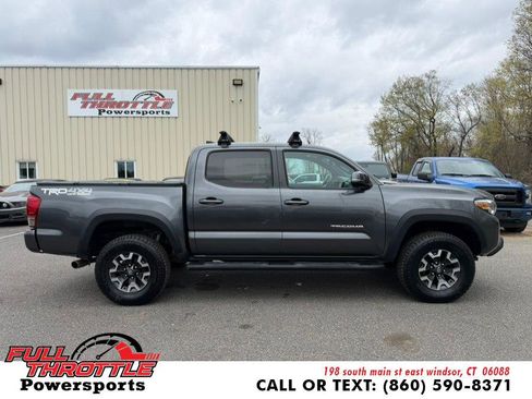 Used 2016 Toyota Tacoma TRD Off-Road w/ Premium & Technology Package AWD/4WD image 11