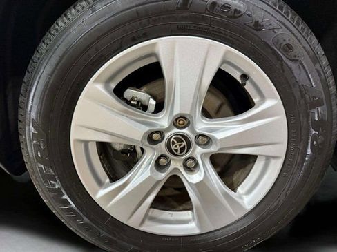 Used 2021 Toyota RAV4 XLE w/ Convenience Package image 30