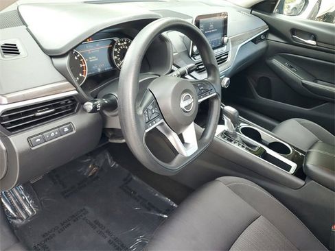 Used 2024 Nissan Altima 2.5 SV image 19