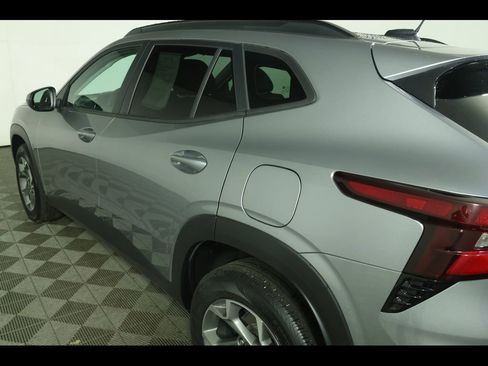 Used 2024 Chevrolet Trax LT w/ Driver Confidence Package FWD image 17
