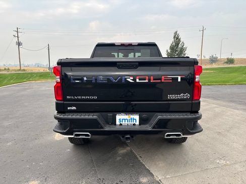 Used 2022 Chevrolet Silverado 1500 High Country w/ Technology Package AWD/4WD image 4