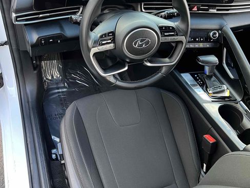 Used 2022 Hyundai Elantra SEL w/ Convenience + Premium Package image 73