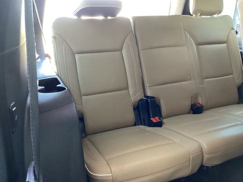 Used 2024 Chevrolet Suburban Premier image 21