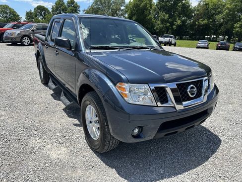 Used 2017 Nissan Frontier SV w/ SV Value Truck Package AWD/4WD image 3