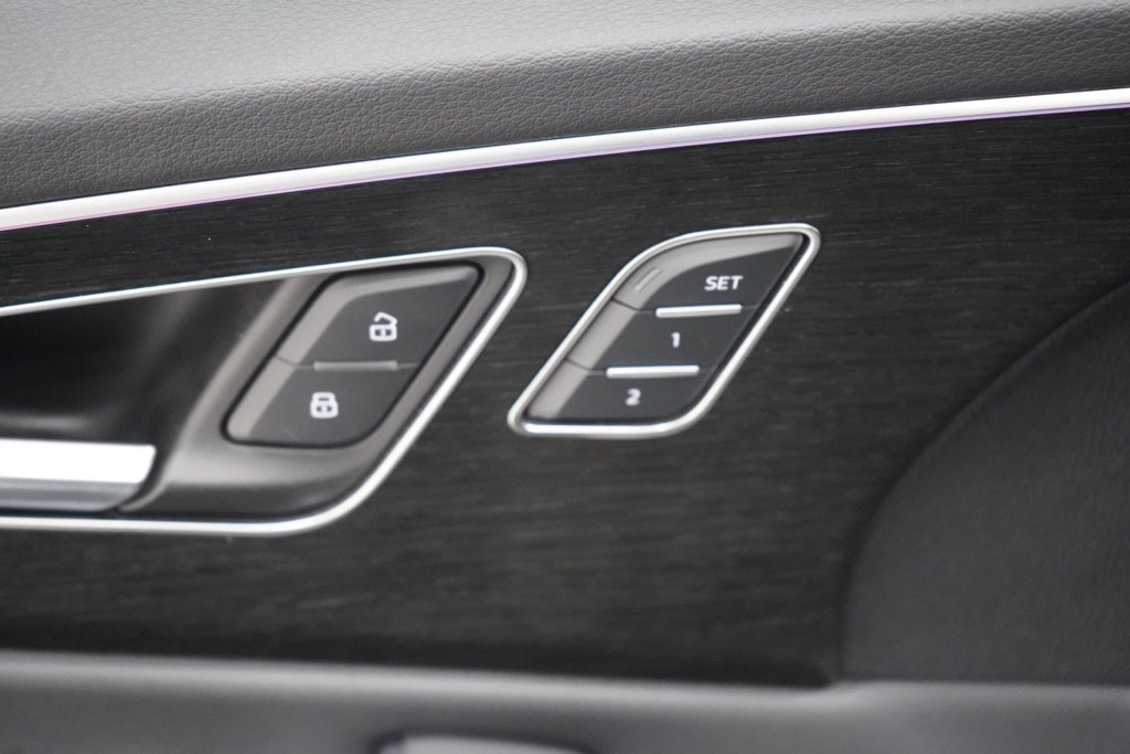 Used 2025 Audi Q8 Premium Plus AWD/4WD image 21