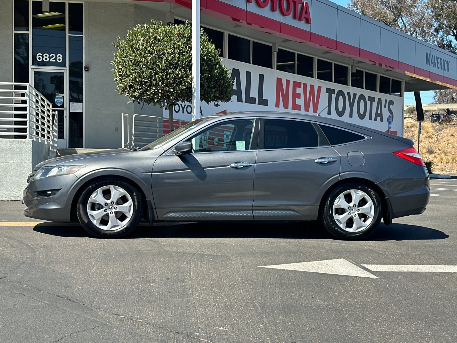 Used 2012 Honda Crosstour EX-L image 2