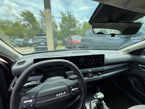 Used 2025 Kia K4 FWD image 32
