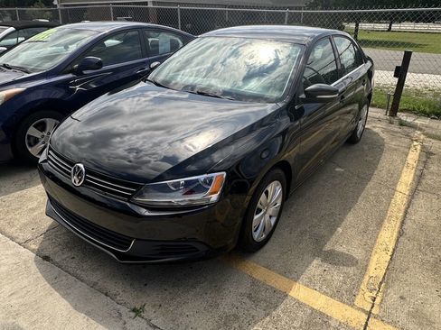 Used 2013 Volkswagen Jetta SE FWD image 1