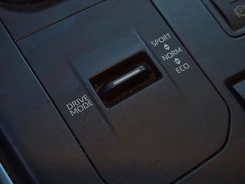 Used 2022 Toyota Highlander LE FWD image 13