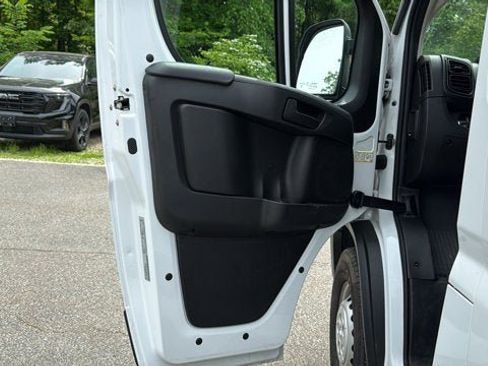 Used 2025 RAM ProMaster 2500 w/ Convenience Group FWD image 12