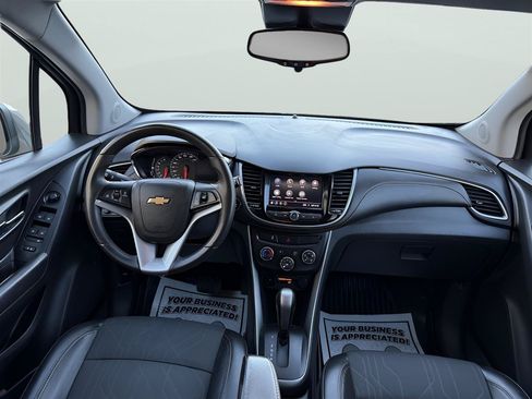 Used 2020 Chevrolet Trax LT w/ Driver Confidence Package AWD/4WD image 17