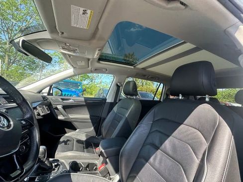 Used 2018 Volkswagen Tiguan SEL Premium AWD/4WD image 25
