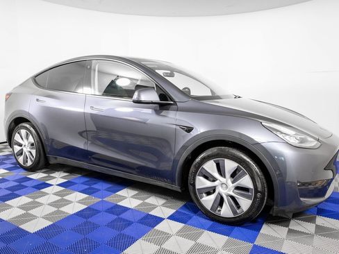 Used 2022 Tesla Model Y Long Range image 2