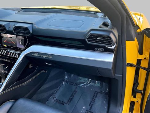 Used 2022 Lamborghini Urus AWD/4WD image 18