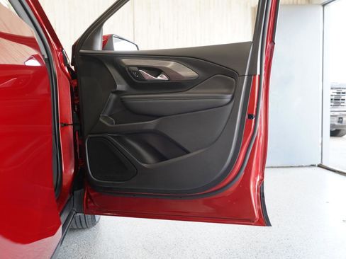 Used 2023 GMC Terrain SLE w/ Driver Convenience Package image 32