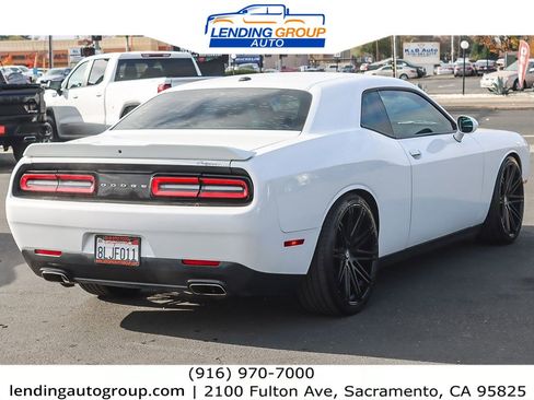 Used 2019 Dodge Challenger SXT image 4