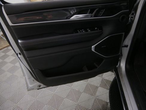 Used 2022 Jeep Wagoneer Series I RWD image 15