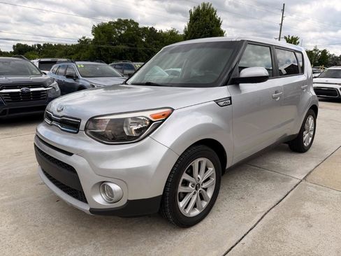 Used 2019 Kia Soul + FWD image 16