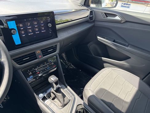 New 2026 Volkswagen Taos SE FWD image 21