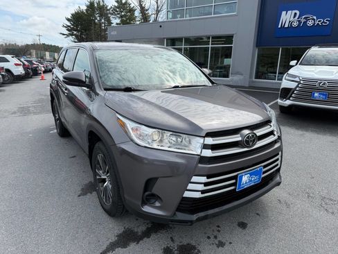 Used 2019 Toyota Highlander LE image 4